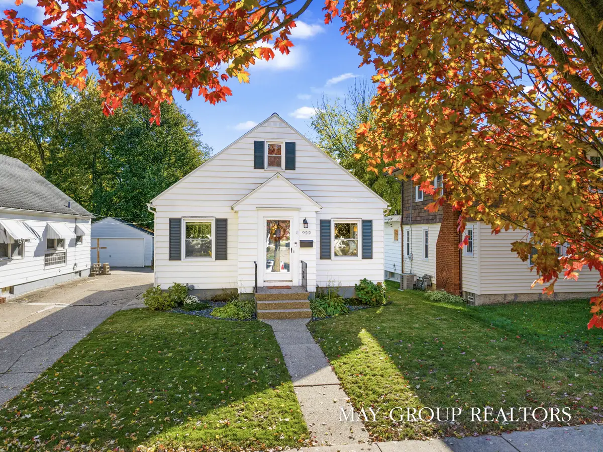 922 Lake Michigan Drive Nw, Grand Rapids, MI 49504 - Image #1