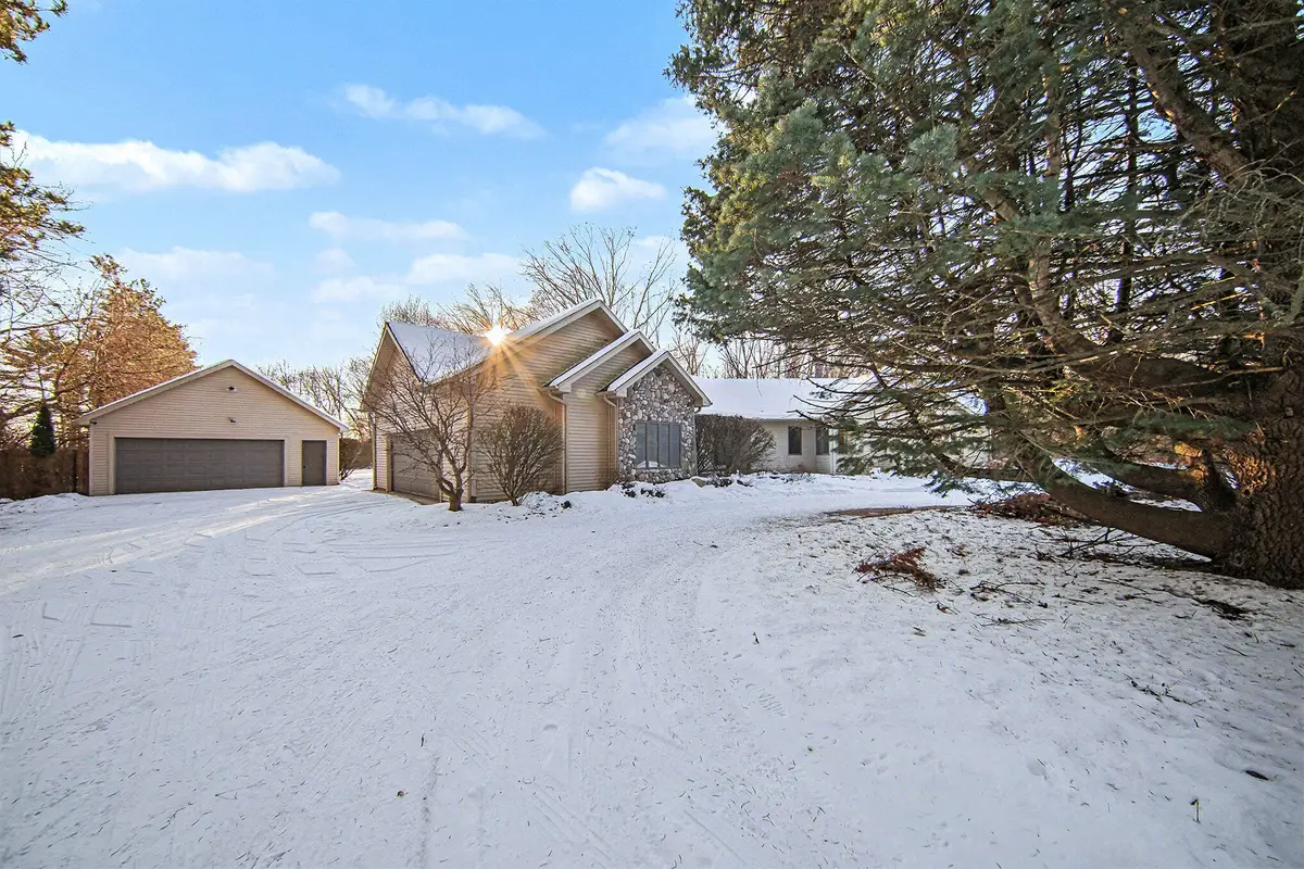 2000 Evergreen Trail, Jackson, MI 49203 - Image #1