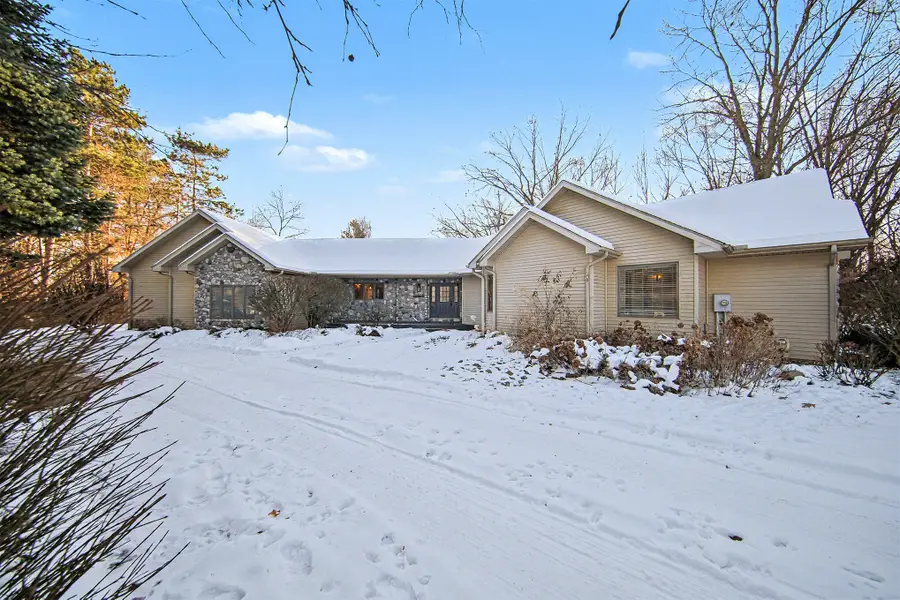 2000 Evergreen Trail, Jackson, MI 49203 - Image #2