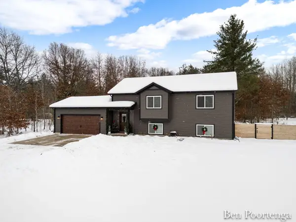 11809 Crimson Creek Drive, Gowen, MI 49326