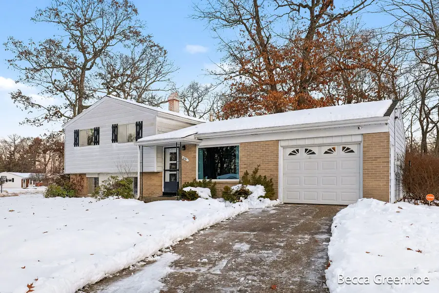 4791 Westgate Drive Nw, Comstock Park, MI 49321 - Image #2