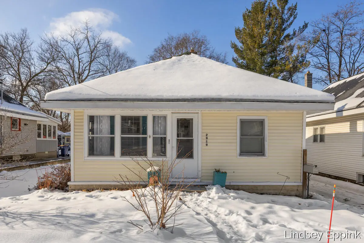 2919 Botsford Pl Avenue Ne, Grand Rapids, MI 49505 - Image #1