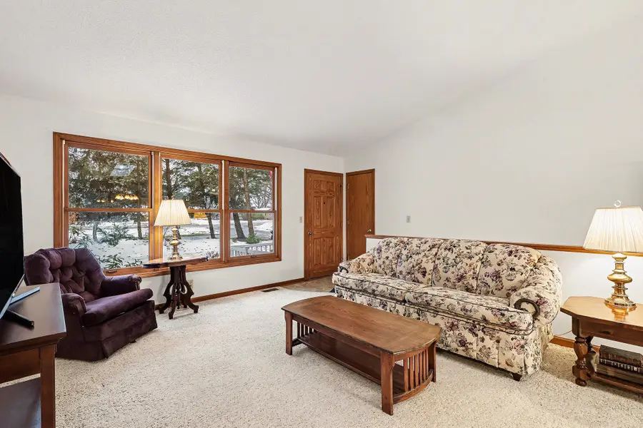 653 W Lakewood Boulevard, Holland, MI 49424 - Image #2