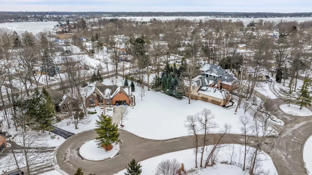 4275 Forest Valley Court Court, Waterford, MI 48328 - Image #1