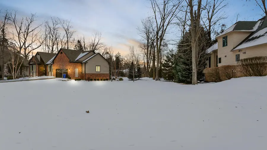 4275 Forest Valley Court Court, Waterford, MI 48328 - Image #3