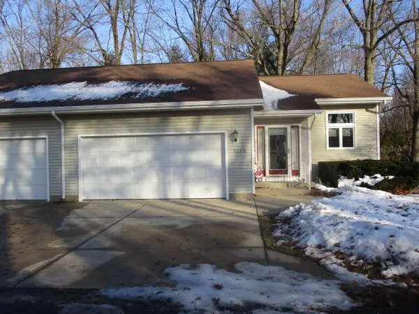 1128 Walnut Grove Drive, Norton Shores, MI 49441