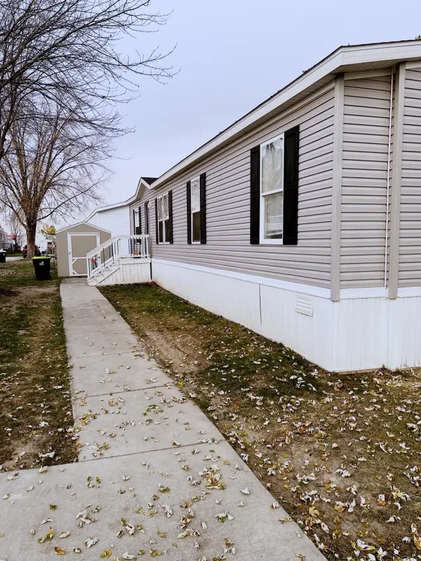 21123 Chateau Thierry Drive N, Macomb, MI 48044