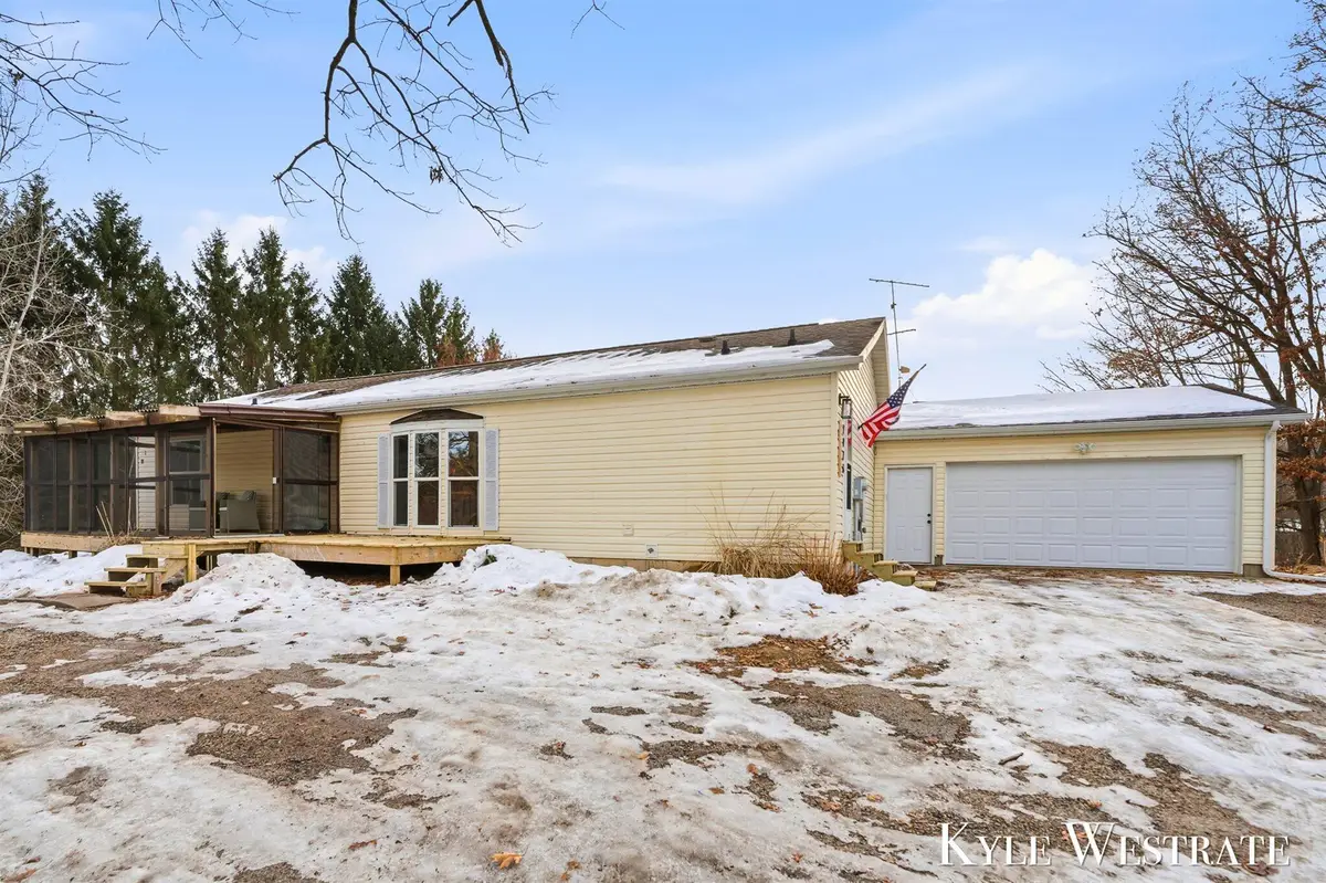 7976 10 Mile Road Ne, Rockford, MI 49341 - Image #1