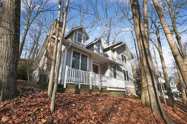 12772 Lakeland Lane, Sawyer, MI 49125