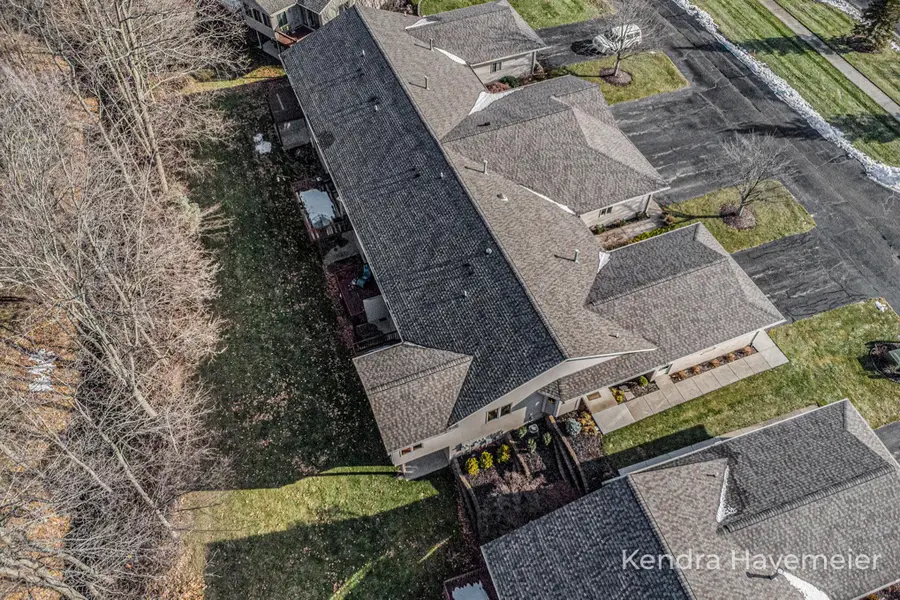 2177 Creekside Drive Sw #39, Byron Center, MI 49315 - Image #3