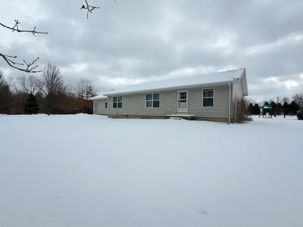 3500 Northkent Pine Drive, Kent City, MI 49330