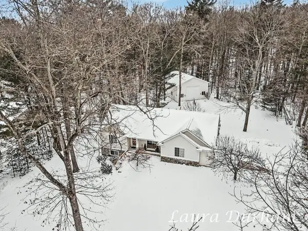2468 Orchard Valley Drive, Fennville, MI 49408