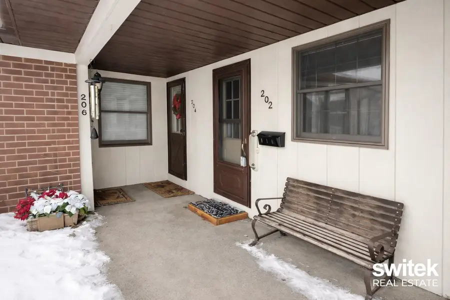 202 Bona Vista Drive Nw, Grand Rapids, MI 49504 - Image #2