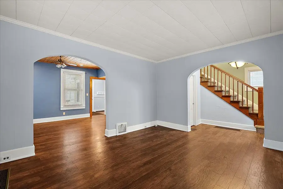 1037 Washington Avenue, Grand Haven, MI 49417 - Image #2