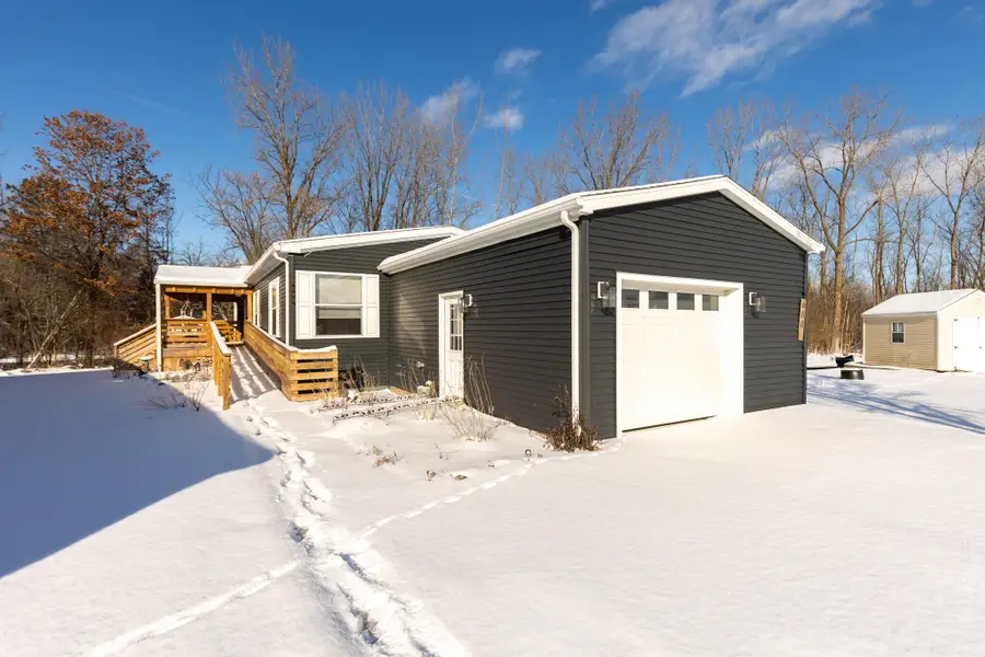 680 N Gallery Drive, Eaton Rapids, MI 48827 - Image #2