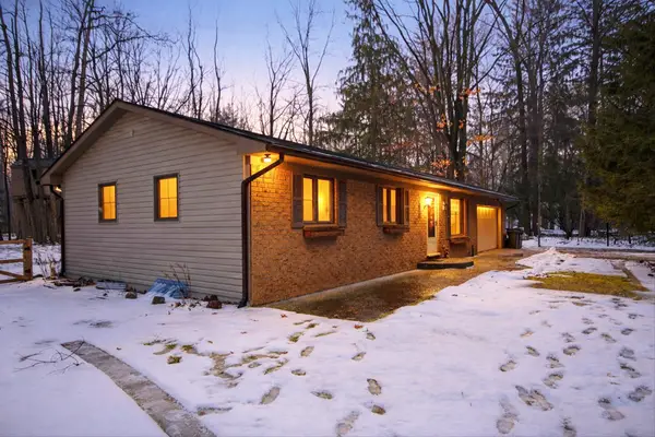 9765 Mcclements Road, Brighton, MI 48114