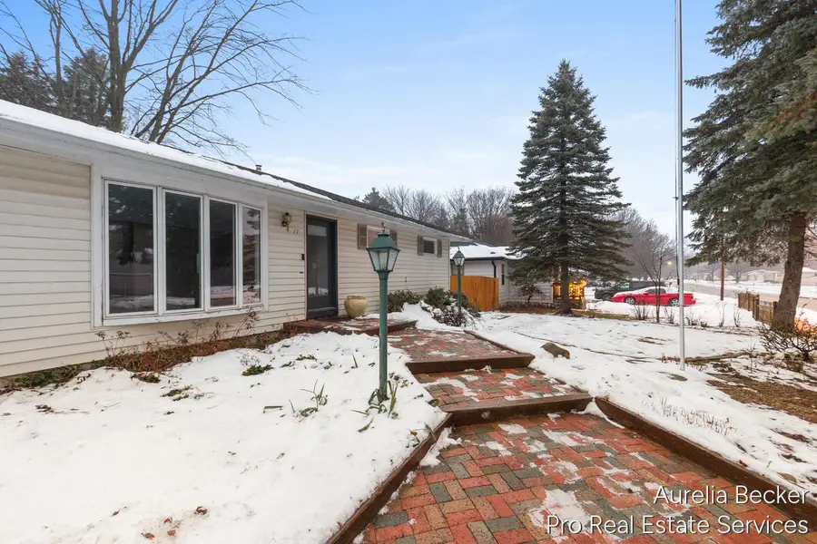 17 Sunset Hills Avenue Nw, Grand Rapids, MI 49534 - Image #2