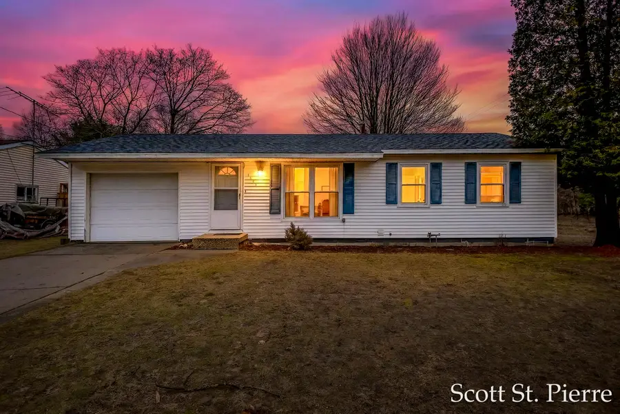 1053 S Livingston Street, Whitehall, MI 49461 - Image #2