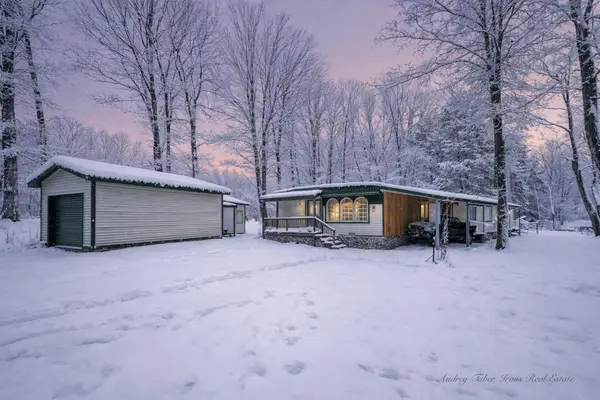 8933 E M 20, Hesperia, MI 49421