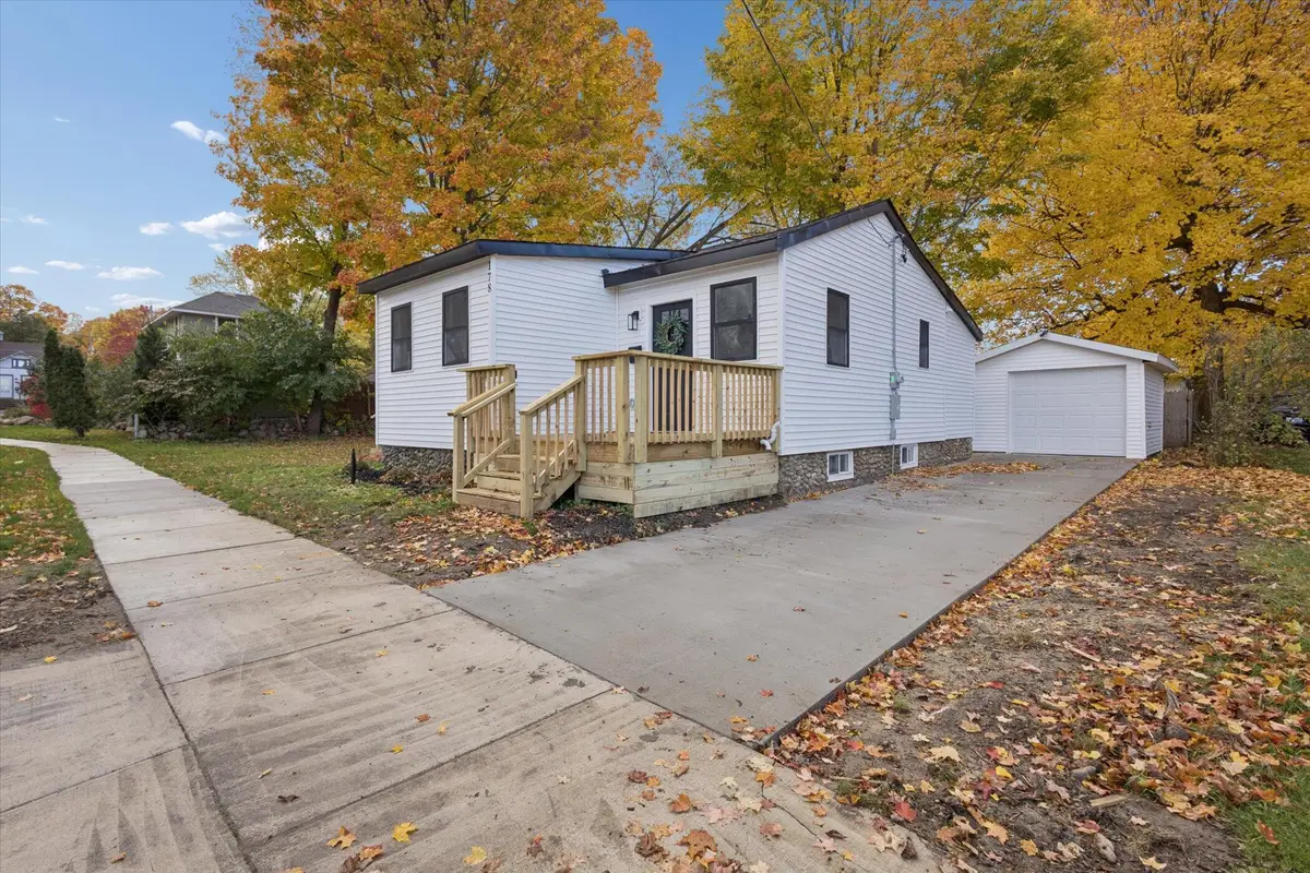 178 Maple Street Ne, Rockford, MI 49341 - Image #1