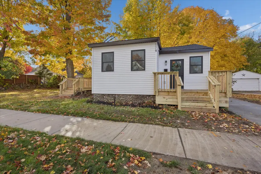 178 Maple Street Ne, Rockford, MI 49341 - Image #2
