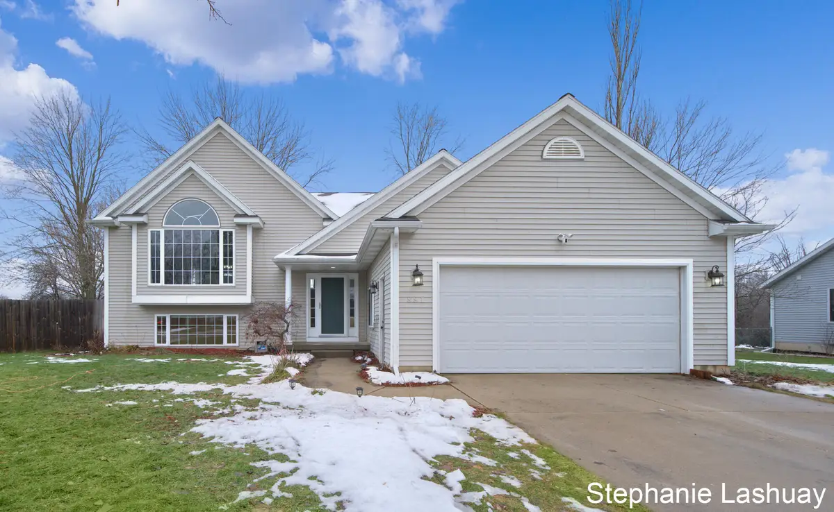 881 Maynard Nw, Grand Rapids, MI 49504 - Image #1