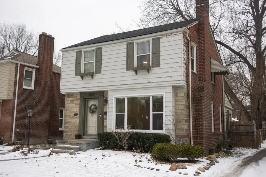 5273 Hillcrest Street, Grosse Pointe, MI 48236 - Image #2