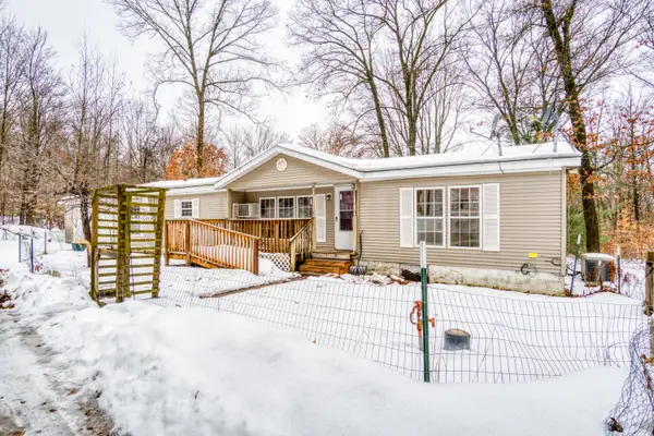 1041 S Poplar Avenue, White Cloud, MI 49349