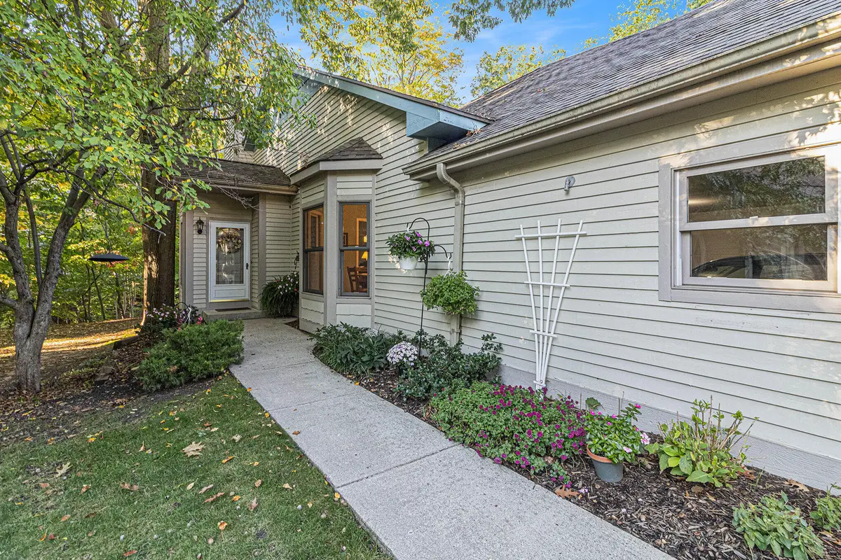 2031 N Cross Creek Drive Se, Grand Rapids, MI 49508 - Image #1