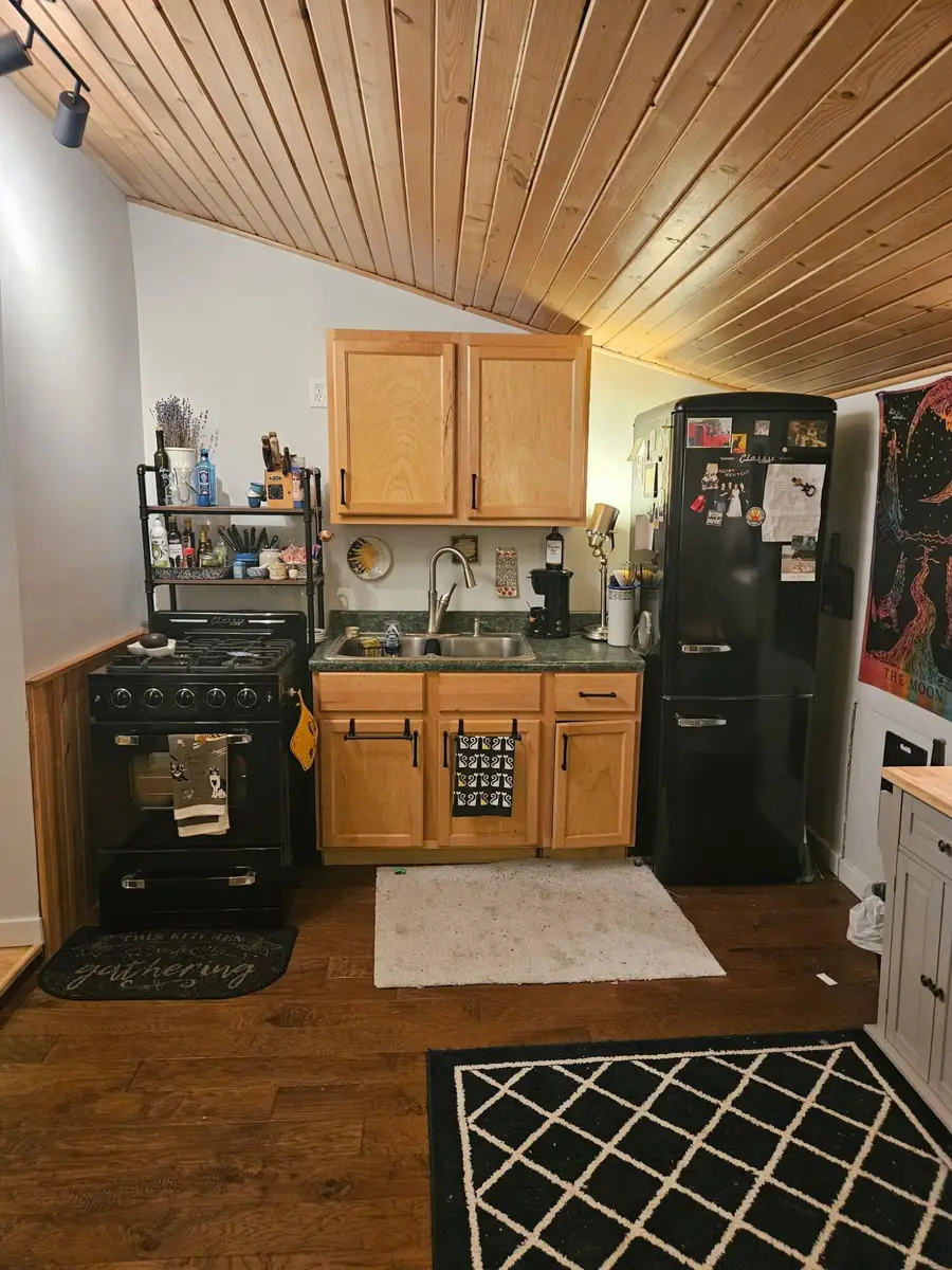 1130 E Park Street, Pentwater, MI 49449 - Image #2