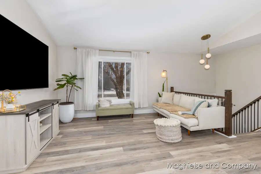 6165 Arroyo Vista Drive Ne, Rockford, MI 49341 - Image #3