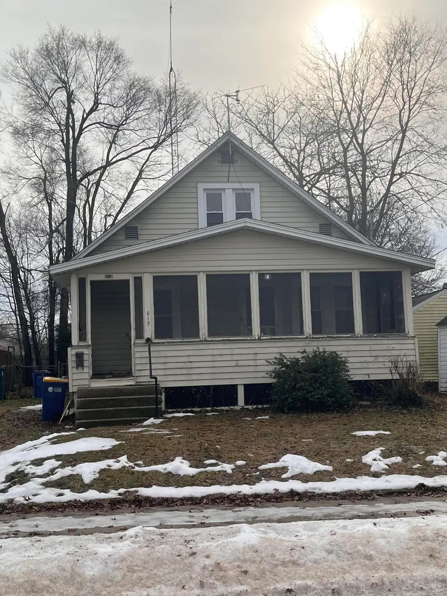 812 Graceland Street Ne, Grand Rapids, MI 49505 - Image #2