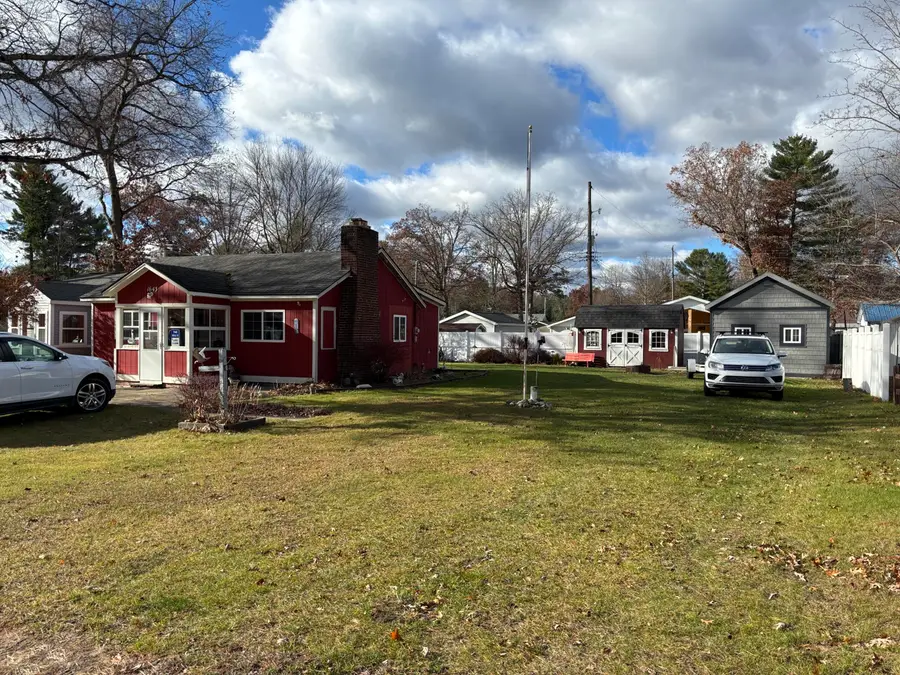 1643 S Beech Avenue, White Cloud, MI 49349 - Image #2