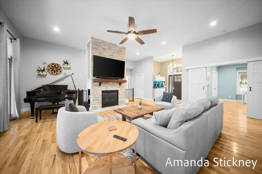 4343 S Montcalm Avenue, Lowell, MI 49331 - Image #2