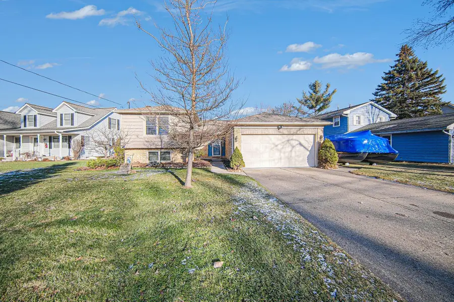 215 Somerset Drive, Brooklyn, MI 49230 - Image #2