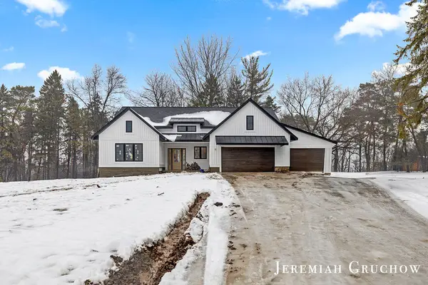 2160 Engleside Avenue Se, Kentwood, MI 49546