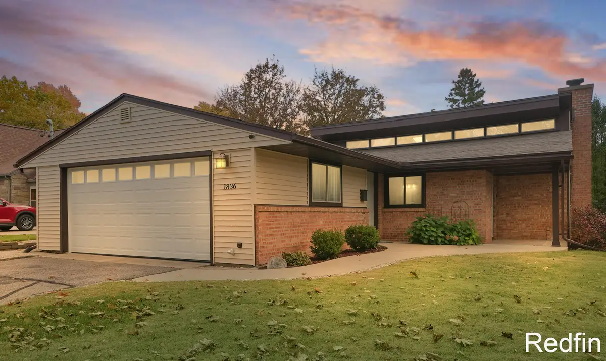 1836 Oakgrove Street Nw, Grand Rapids, MI 49504 - #1