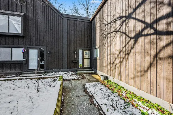 221 Paisley Court, Kalamazoo, MI 49006