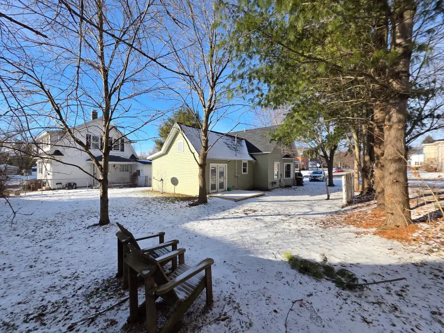 225 W Lincoln Avenue, Ionia, MI 48846 - Image #2