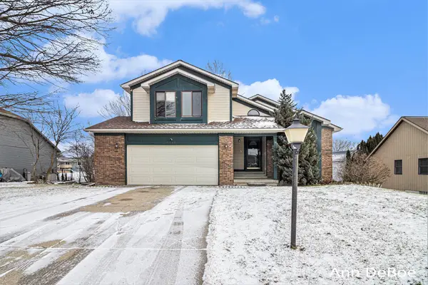 2136 Stowevalley Drive Se, Grand Rapids, MI 49508