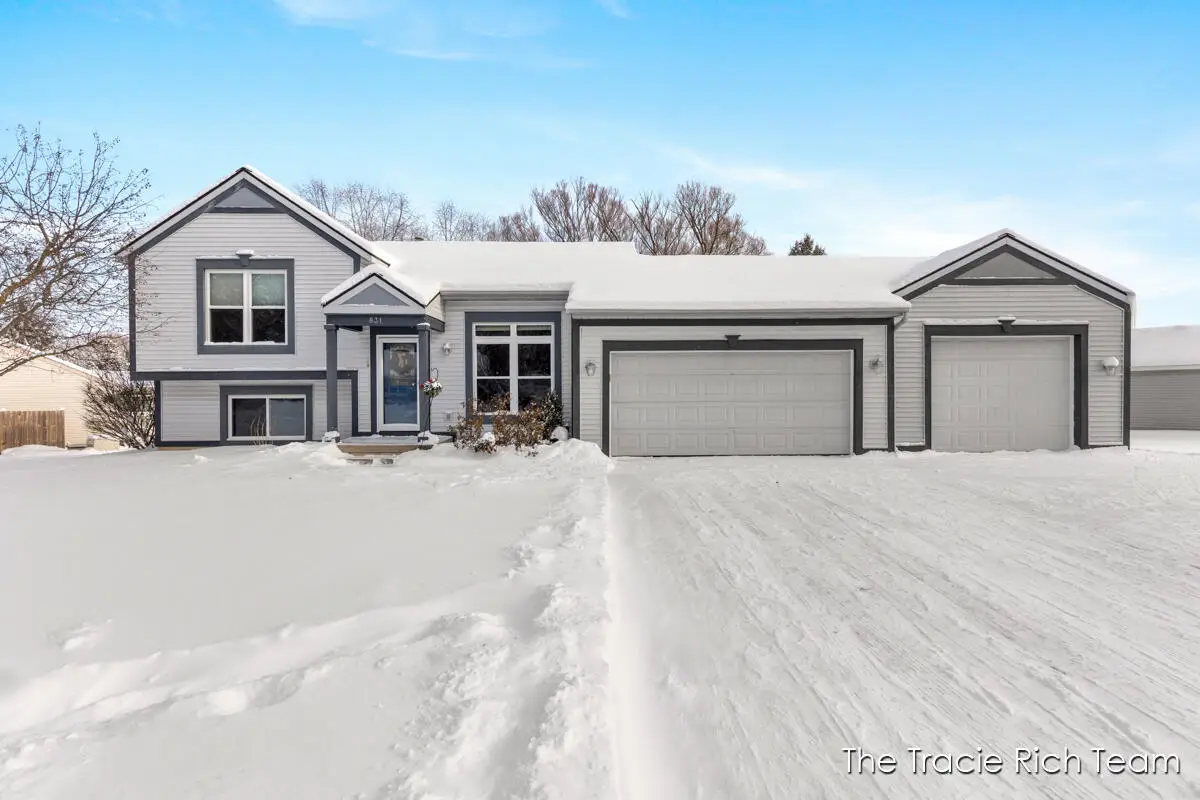 831 Scott Woods Drive Ne, Comstock Park, MI 49321 - Image #1