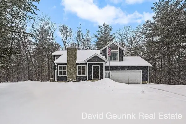 2779 E Holton Whitehall Road, Twin Lake, MI 49457