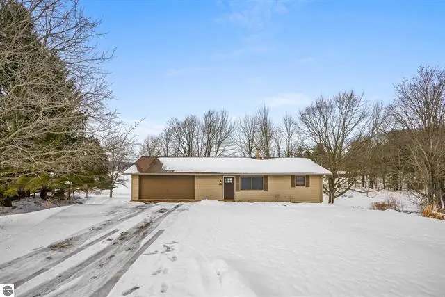 9561 Peterson Drive, Cadillac, MI 49601 - Image #2
