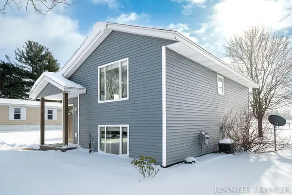 230 W Oak Street Ne, Sand Lake, MI 49343