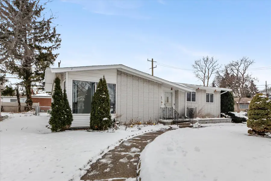 10431 Oneida Boulevard, Oak Park, MI 48237 - Image #2