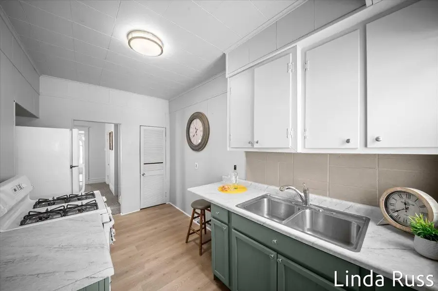 1033 Jennette Avenue Nw, Grand Rapids, MI 49504 - Image #2