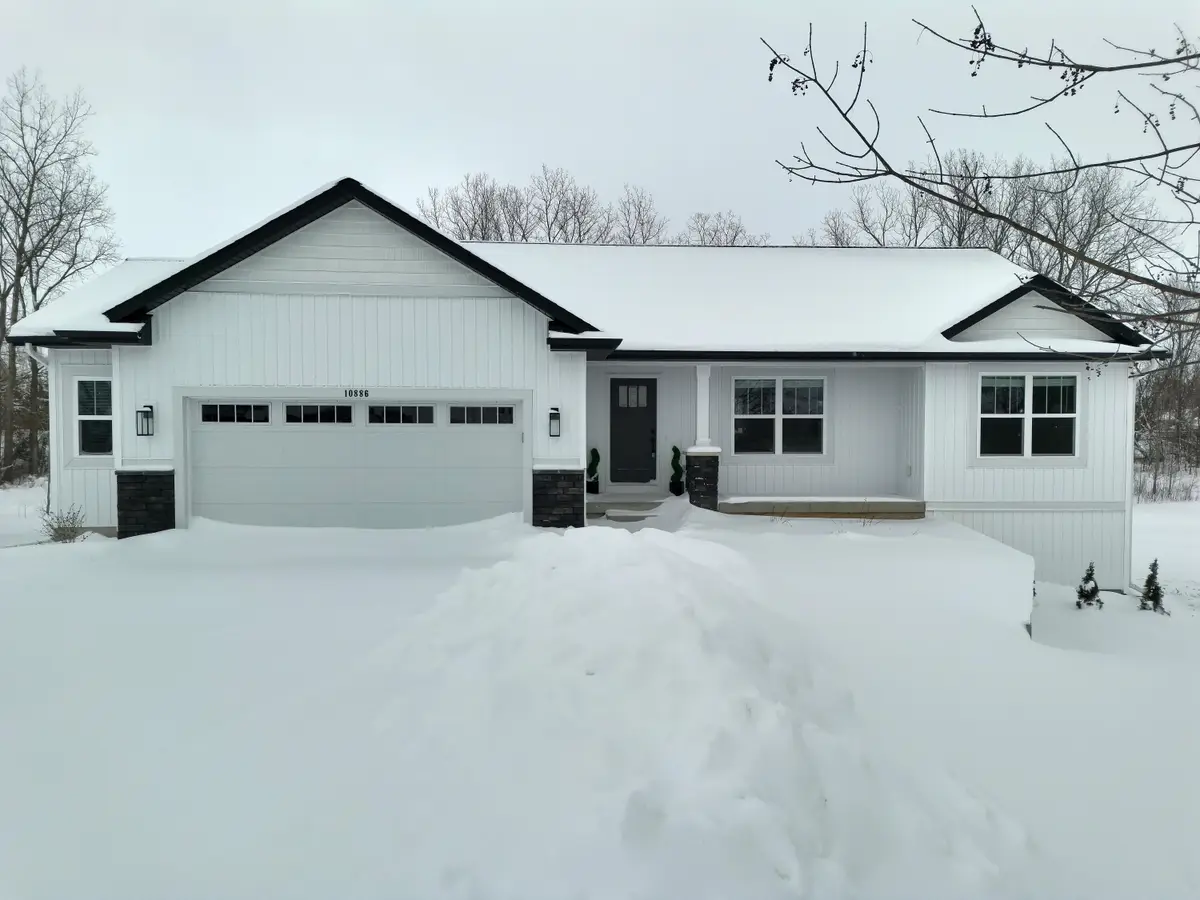 10886 Douglas Drive, Allendale, MI 49401 - Image #1
