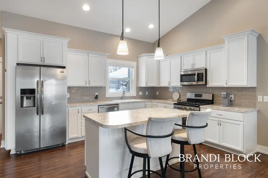 8019 Amber Crest Drive Sw, Byron Center, MI 49315 - Image #3