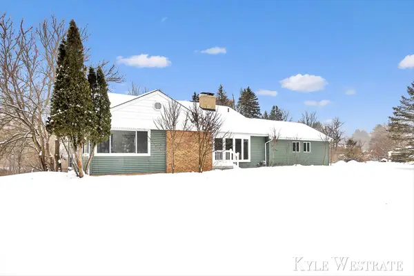 1122 W Green Street, Hastings, MI 49058