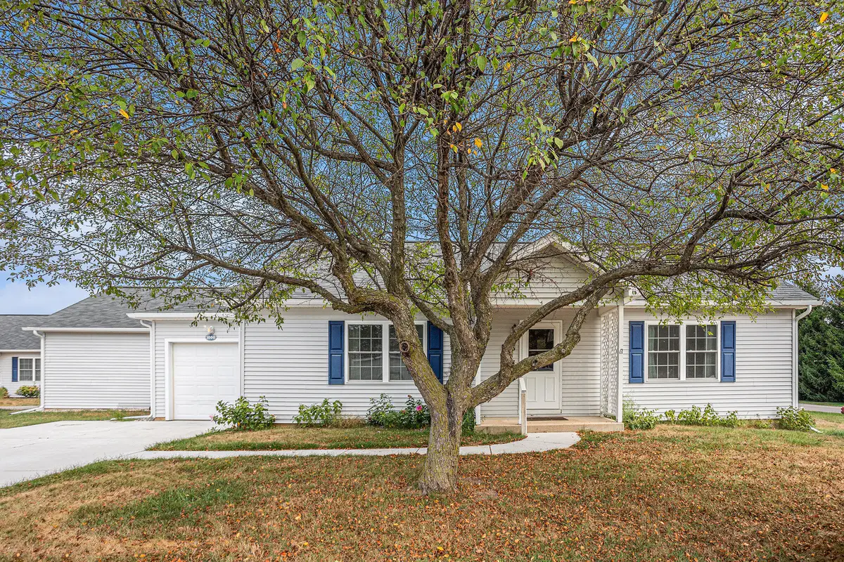 1000 W Villas Drive, Vicksburg, MI 49097 - Image #1